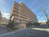 ●JR「草津駅」徒歩12分
●2025年6月リフォーム済!
●大型床下収納庫有
●専用庭付(10.16坪)