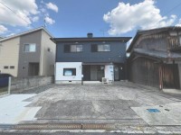 ●パナホーム施工の軽量鉄骨造
●並列4台駐車可能です
●2026年3月内装リフォーム済