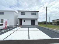 ●現地完成済
●全居室フローリングの4LDK
●全居室収納付
●駐車場2台（車種による）