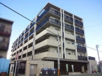 ●JR「草津駅」徒歩10分
●3LDK
●南西向きバルコニー
●ペット飼育可(規約あり)