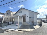 ●JR「草津駅」徒歩20分
●角地(北西・南西)
●2020年12月建築
●駐車2台可(車種による)